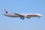 Government of Japan B777-300 01.jpg