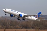 United Airlines, B777-200, MUC 18.03.2023.jpg