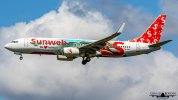 B737-8K2 PH-HXA.jpg