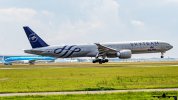 B777-306ER PH-BVD.jpg