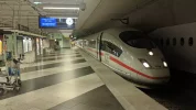 ice-3-tz4651-der-baureihe-406-am-bahnhof-muenchen-flughafen-terminal-1.webp