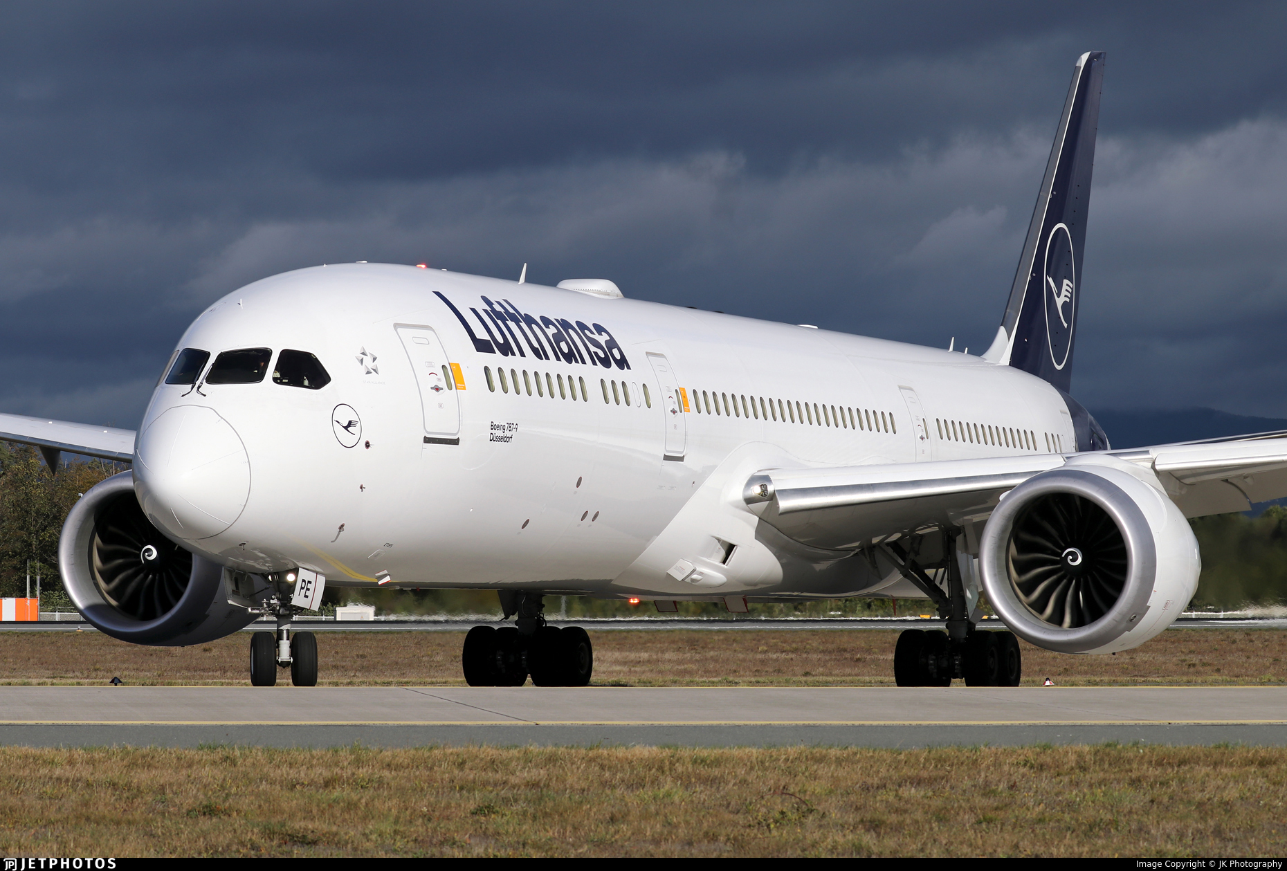 www.jetphotos.com