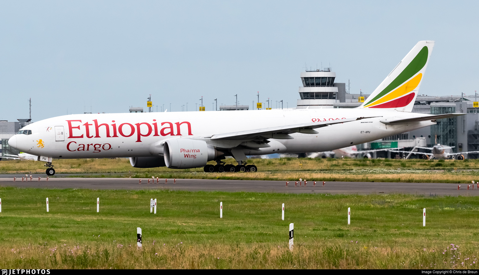 www.jetphotos.com